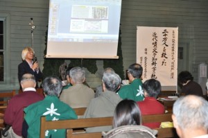 2010kaisikisha 時計台ホールにて講演する岡田名誉教授