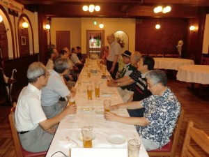 挨拶する能勢誠夫君(昭和21年入寮)