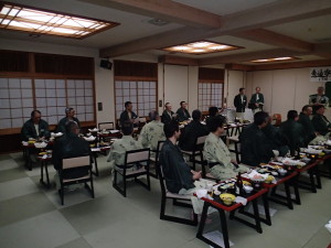 しばし会食、歓談