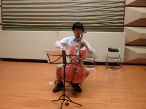 チェロ奏者の佐藤健君