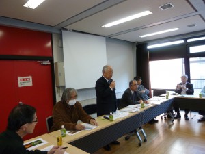 挨拶する横山清会長