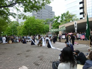応戦状を読み上げる北大応援団