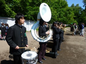 真剣に応援演奏中