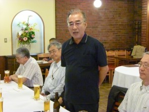 開会の挨拶をする白浜堅一代表幹事