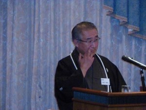 総合司会の谷口哲也君（S48）
