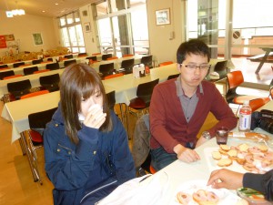 院生(ドクター、右)と現寮生